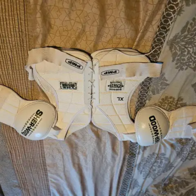Sherwood 5030 Hockey Shoulder Pads picture #1